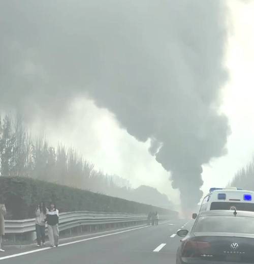2025新澳正版资料今晚和车间爆炸目击者发声与车间爆炸目击者发声视频